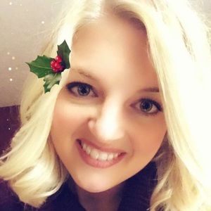 Meet your Posher, Lora